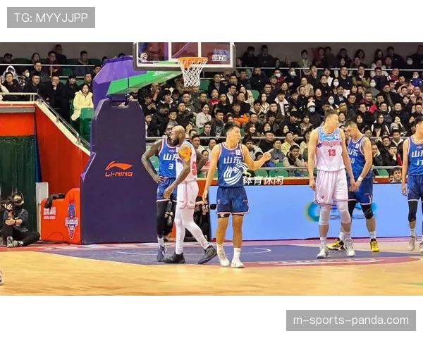 山东高速篮板球拼抢积极 前场篮板率位列联盟前三